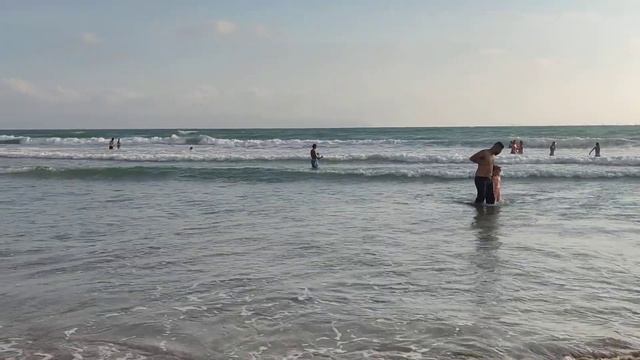 Как вести себя на побережье Средиземного моря в Израиле смотреть онлайн