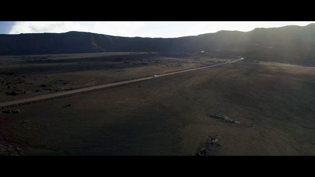 LA REUNION: the Highlights in 4k by drone / Perle de l'océan Indien en 4k par drone смотреть онлайн