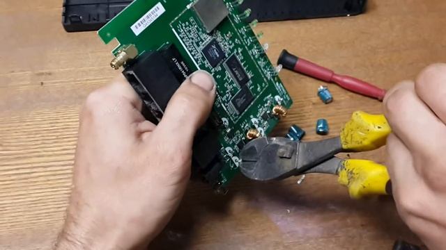 Вай-Фай показывает свои кишки. Разборка. смотреть онлайн