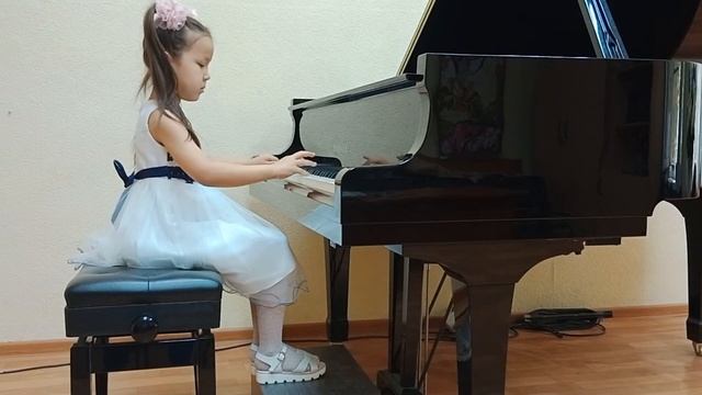 Кушинова Адия Моцарт Менуэт Фа мажор смотреть онлайн