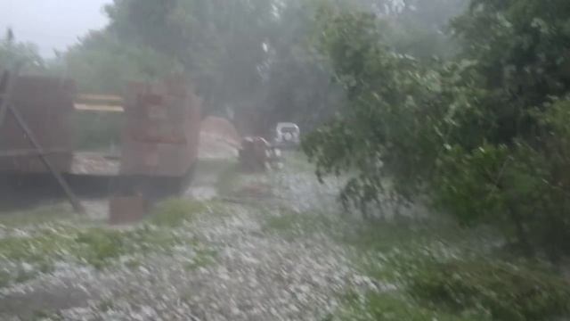 Суперград с куриное яйцо под Ярославлем 21 июня 2015 ,смотрите до конца