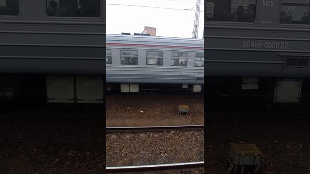 Электричка ЭД4М1 0008/ЭД4М 0124/ЭД4М 0335 на станции Павловский.Посад! смотреть онлайн