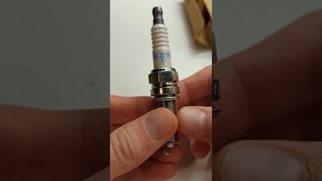 Свечи зажигания иридиевые KIA /HYUNDAI (MOBIS) 1884611070. Они же NGK 9723 и NGK SILZKR7B-11 смотреть онлайн