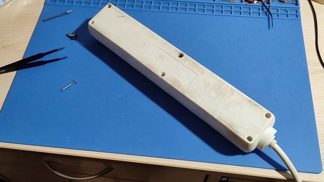 Как открутить винт без шлица. Ремонт колодки удлинителя. смотреть онлайн