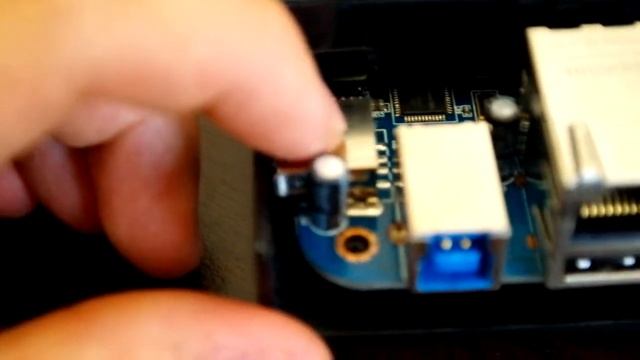 Popcorn Hour A-400 port USB2.0 défecteux смотреть онлайн