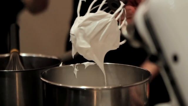 Мастер-класс Фредерика Гино по приготовлению французских пирожных макарун смотреть онлайн