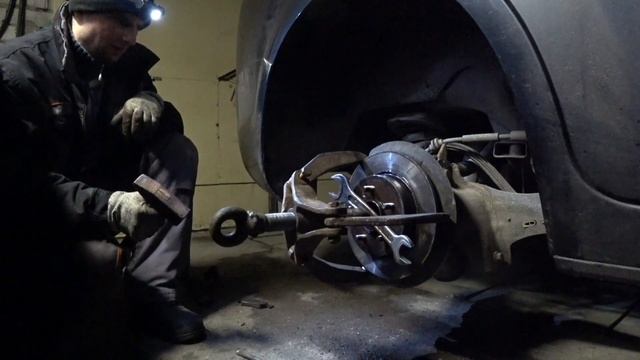 Замена задних дисков и тормозных колодок на Ford Focus II,  Форд Фокус!