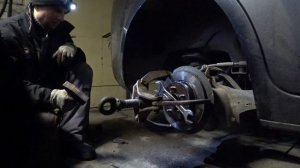 Замена задних дисков и тормозных колодок на Ford Focus II,  Форд Фокус!