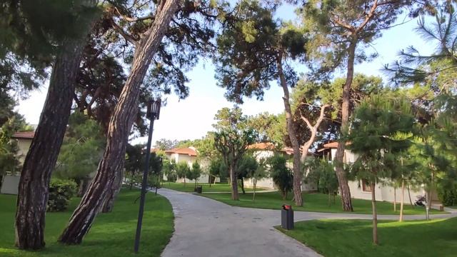 Voyage Sorgun. Май 2023. Утренняя прогулка по отелю. смотреть онлайн