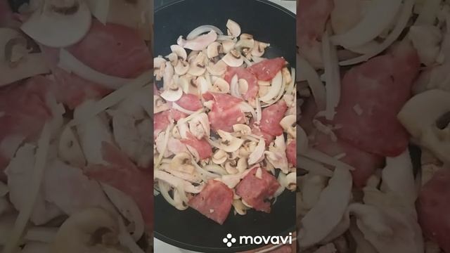 Тяхан с курицей и сырокопчёной свининой. смотреть онлайн