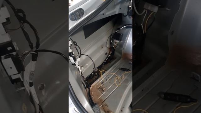 Установка фаркопа Лидер Плюс на Шкода Октавия А5/А7 смотреть онлайн