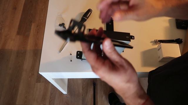 01 Installing G4 Rackmount Kit смотреть онлайн