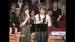 Белый снег кружится за окошком...