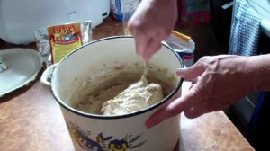 Большая выпечка ржаного хлеба на закваске
