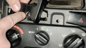 Как поменять лампочку в кнопке противотуманок на Ланосе? {ремонт авто⁹} #ремонтавто