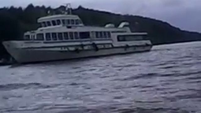 Швартовка прогулочного катера. смотреть онлайн