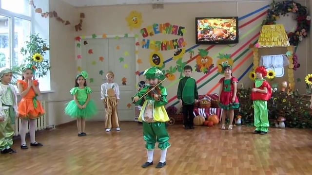 Маленькая скрипачка 6 лет играет на празднике осени 2015 смотреть онлайн