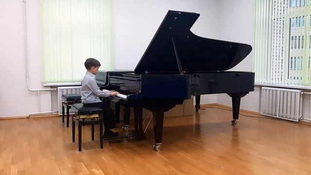 Л.Моцарт Полонез C dur исп. Николай Цыганов смотреть онлайн