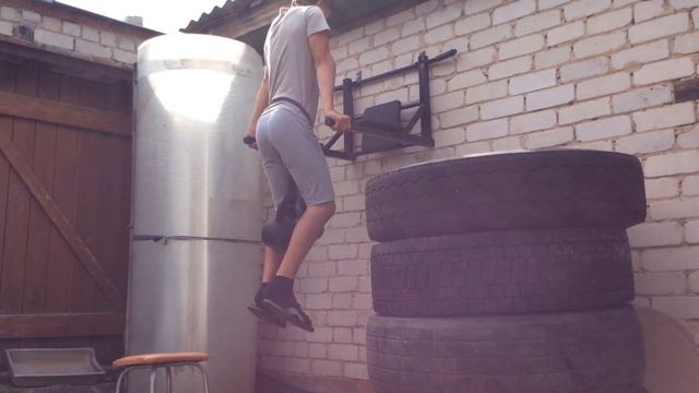 ОТЖИМАНИЯ НА БРУСЬЯХ С ДОП ВЕСОМ + 40 КГ НА 10 РАЗ! смотреть онлайн