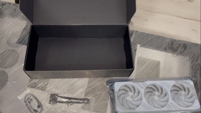 ч.1 Быстрая распаковка видеокарты Nvidia GeForse RTX 4070 Ti 12 GB White от Palit смотреть онлайн