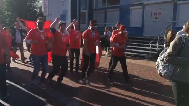 Швейцарские болельщики перед матчем в Калининграде смотреть онлайн