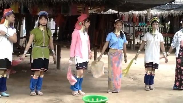 Паттайя. Племена длинношеих женщин - Каренов и Акха. Народный фольклор. Крокодиловый питомник. смотреть онлайн