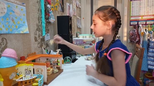Софья играет в магазин мороженого Sylvanian Families Seaside Ice Cream Shop смотреть онлайн