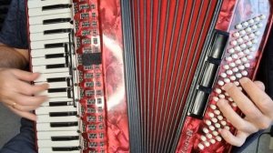 Как играть на аккордеоне "Виновата ли я"