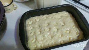 Немецкий сахарный пирог со сливками, ватрушки с повидлом и крошкой.