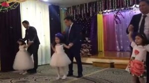 Танец с папой  «Маленькая дочка», утренник в детском саду (8 марта)