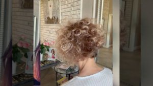 Стрижка боб-каре на волнистых волосах .