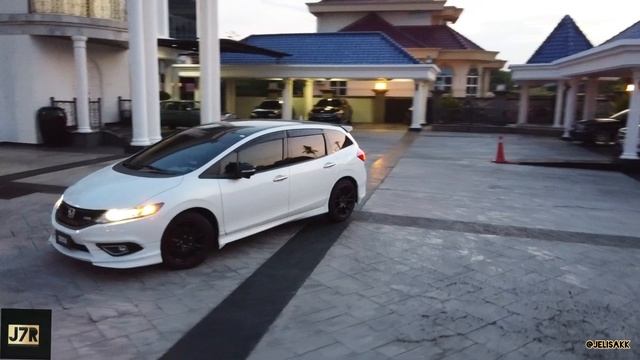 Honda Jade RS 1.5 Vtec Turbo From Malaysia