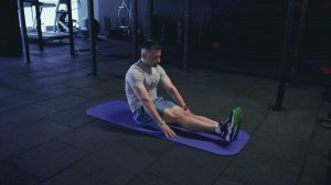 Попеременный подъем прямых ног сидя на полу/ Alt. legs raises