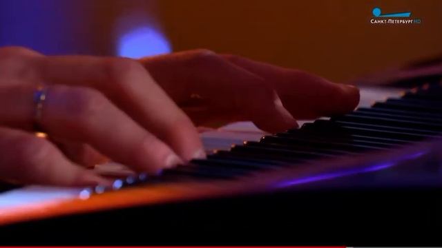 Алексей Морозов поёт песню «Замыкая круг» смотреть онлайн