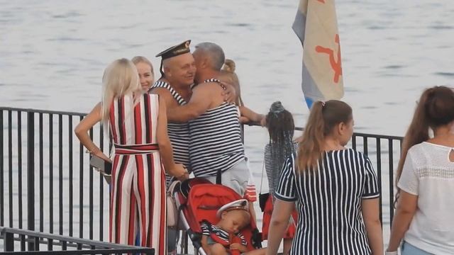 Братишки.День краснофлотцев.Керчь набережная.28 июля 2019. смотреть онлайн