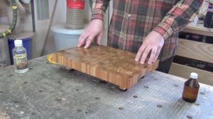 Разделочная доска: обработка торцевой разделочной доски минеральным маслом и пчелиным воском
