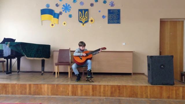 Хлопчик грає на гітарі Бреславський Арсеній Петрович смотреть онлайн