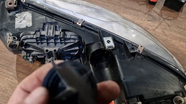 How to fit Mazda 6 GG GY headlight turn signal indicator socket bulb holder (2002-2008), F014002514 смотреть онлайн