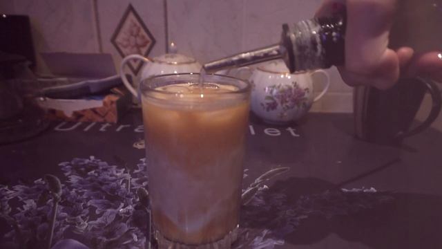 Летние напитки / Кокосовый Айс кофе, Тоник-кофе и Фруктово-шоколадный коктейль смотреть онлайн