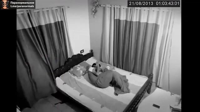 The Ghost behind the curtain woke the guy in the bedroom /Призрак за шторой разбудил парня в спальн смотреть онлайн