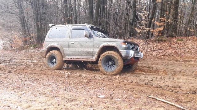 Mitsubishi Pajero Maxxis Wheels 35 Inches смотреть онлайн