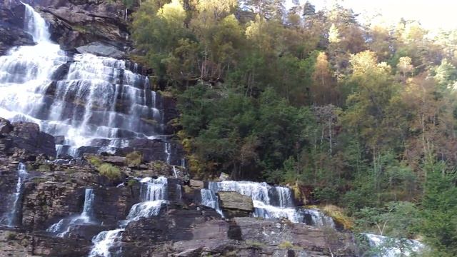 Tvindefossen waterfall near Voss, Norway смотреть онлайн