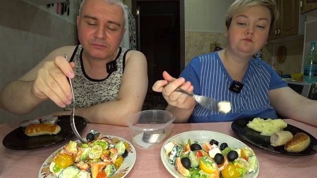 Мукбанг МУЖ довел до СЛЁЗ ? Ушла из за стола ? СКАНДАЛ на ровном месте! Ужин салат, картошка, купат смотреть онлайн