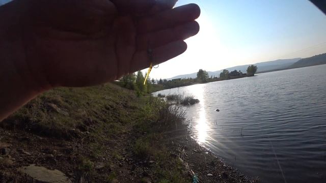 Вечерняя рыбалка на озерах Башкирии ! ловля окуня на микроджиг смотреть онлайн