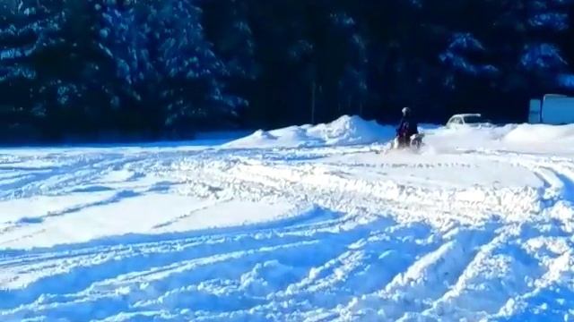 Тихон катается на снегоходе смотреть онлайн