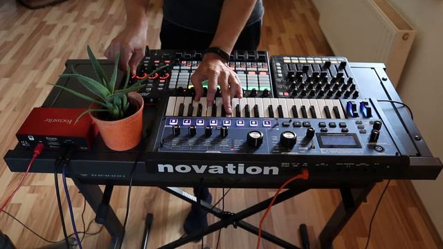 Ableton Live Performance with Akai Apc40 mk2, Novation Mininova and Launch ControlXL - Space Flower смотреть онлайн