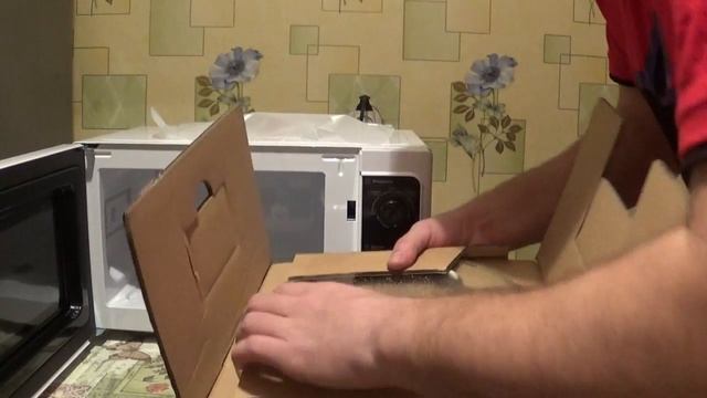 Обзор микроволновой печи Midea MM720CAA смотреть онлайн