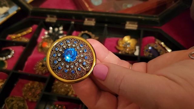 Старые броши . Как хранить винтажные украшения ? Коллекция редкой бижутерии. Лучше не смотрите !!! смотреть онлайн