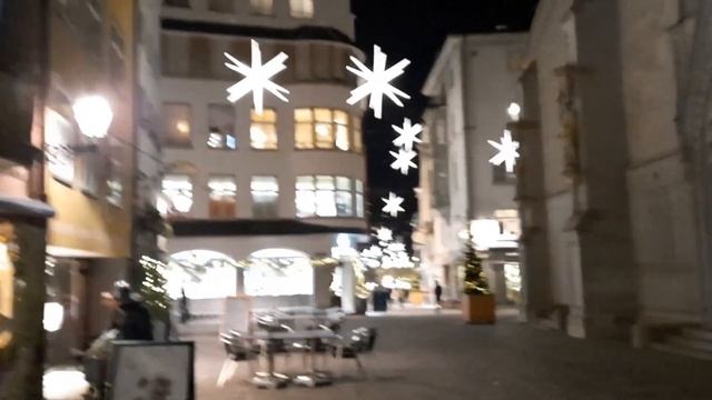 ГОРОД ГОТОВИТСЯ К РОЖДЕСТВУ / СОСЕДКА ПОДАРИЛА ГОРОДУ ЕЛКУ смотреть онлайн