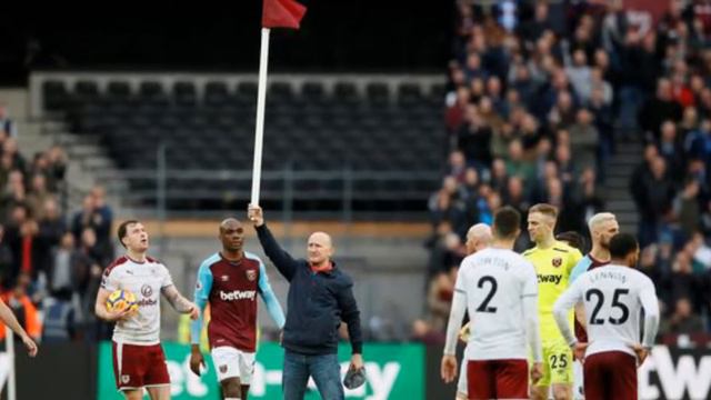 West Ham fans don't worry me insists Manuel Pellegrini despite angry protests and pitch смотреть онлайн